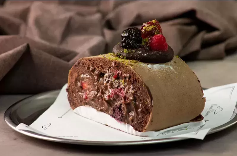 ÇİKOLATALI ORMAN MEYVELİ PASTA